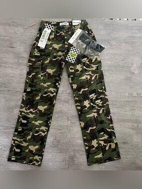 Girl Index Green Camouflage Cargo Pants Cotton/Spandex Pockets Button Closure